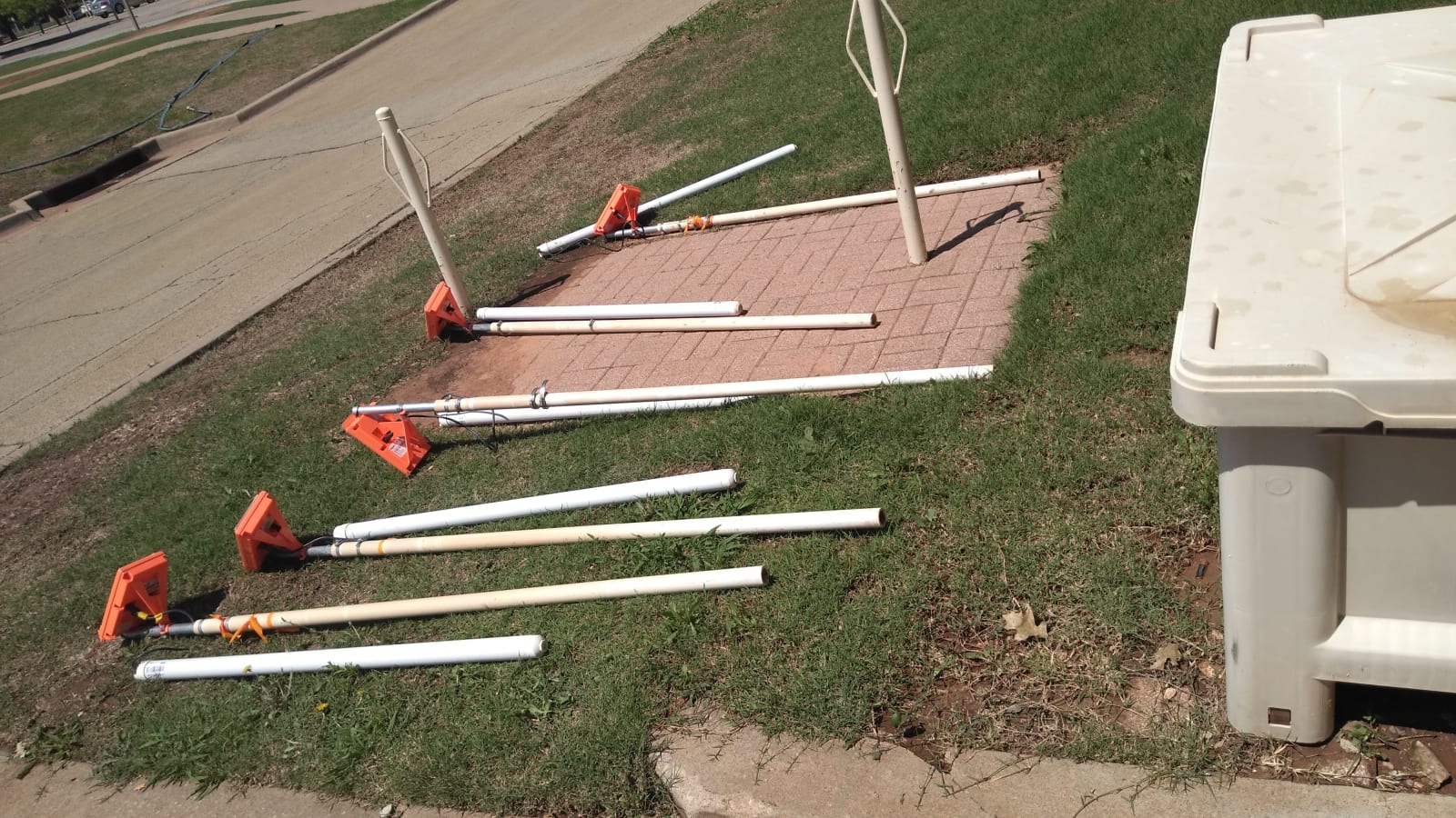 Solar-charged sensor station